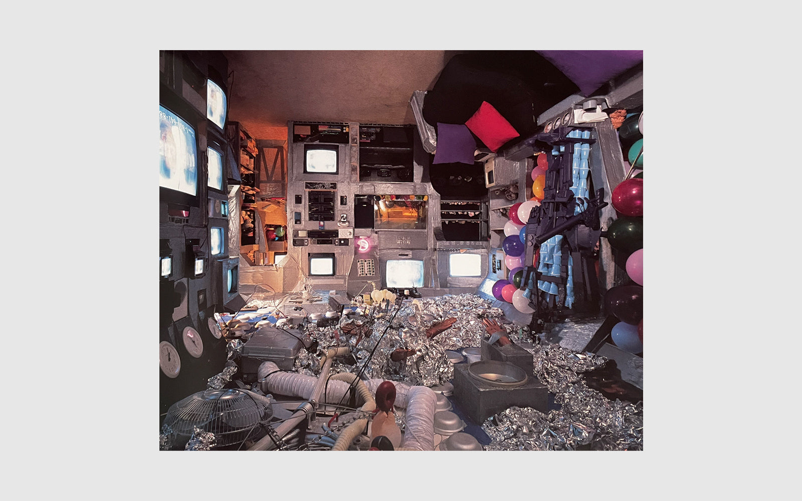 WEIRD ROOMS
