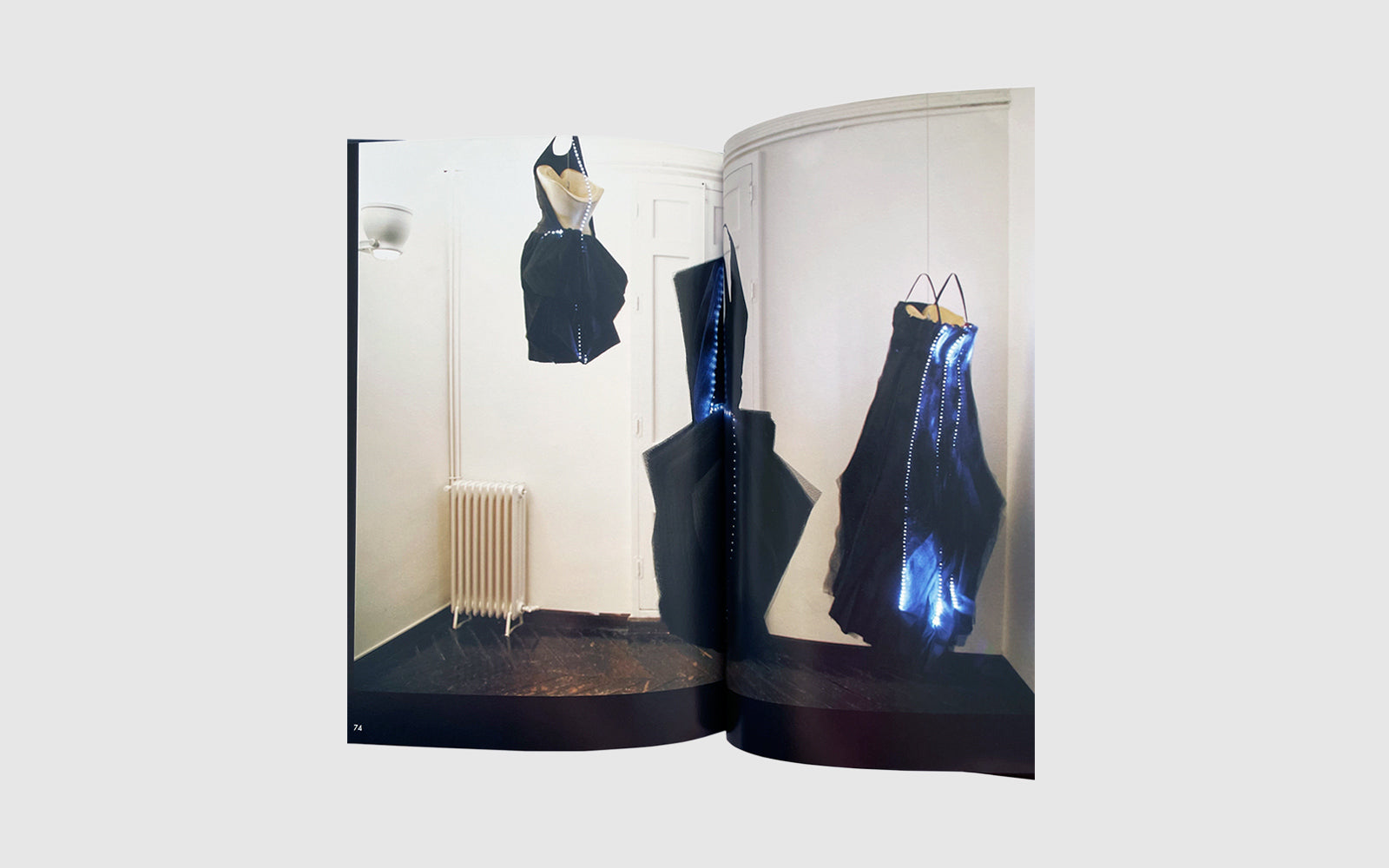 FAW, product: AMAYA ARZUAGA S/S 08 (Fig. 4)