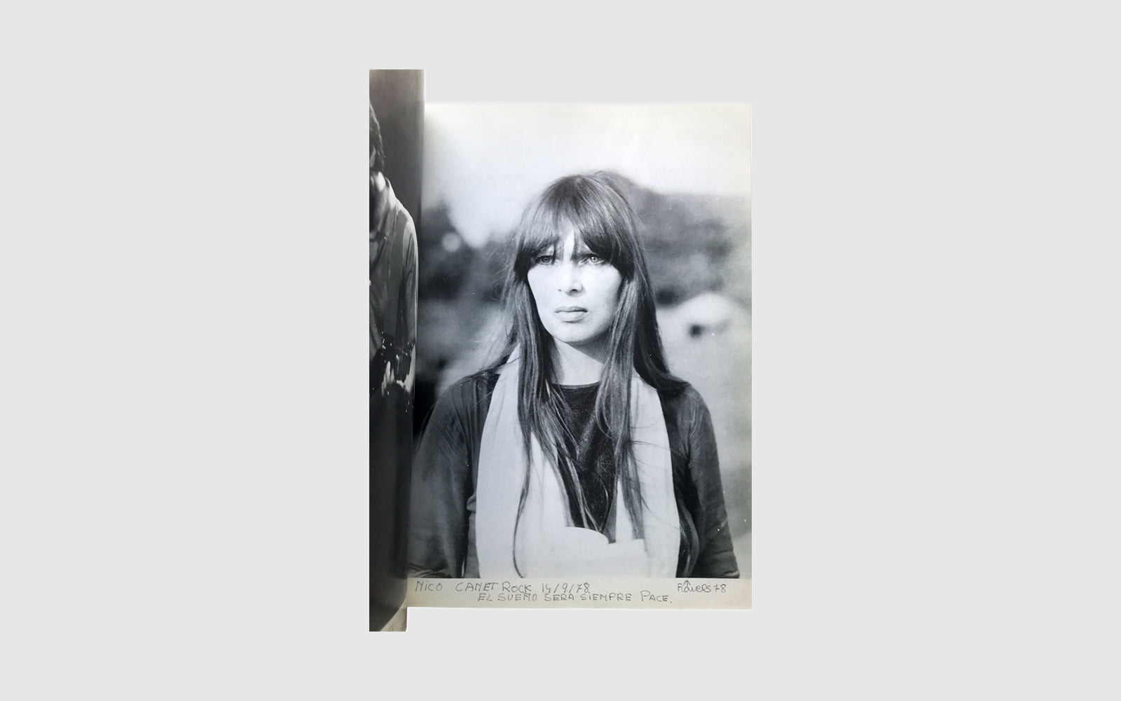 FAW, product: FLOWERS POWER ART · SIGNED (Fig. 1)